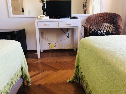 Apartamento En Alquiler En La Peninsula, De 2 Dormitorios, 2 Baños, Cocina Integrada, Living-comedor.-ref:2273