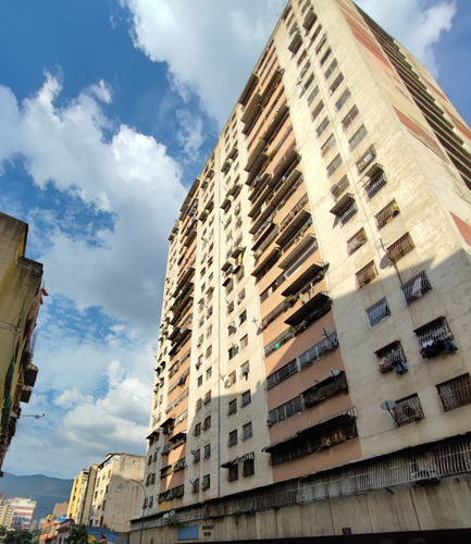 Apartamento En Venta En La Av Lecuna, Caracas, Municipio Libertador