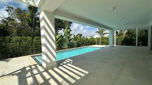 Moderna Villa De 2 Niveles En Punta Cana Village