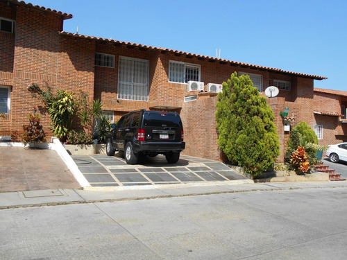 Imagen 1 de 14 de Ramiro E. Ruiz Vende Townhouse En Loma Linda Mls #22-8926