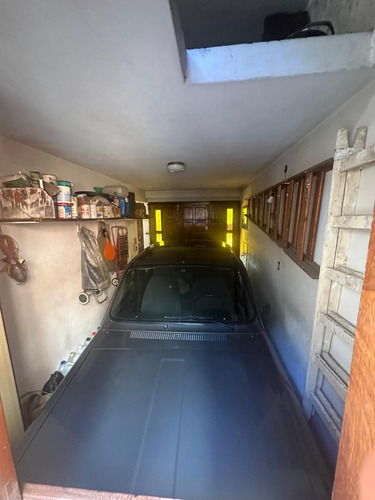 Casa Con Garage Sobre Avenida En Venta!!!