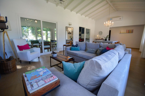 Venta Casa Ideal Para Disfrutar Rodeada De Pinos Con Piscina