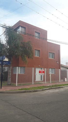 Venta De Duplex (tres Niveles) En Parque Corema. Apto Uso Familiar/comercial.