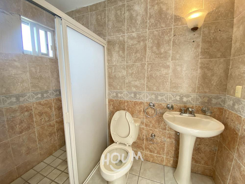 Casa En Jardín Real, Zapopan Con 4 Recámaras, 220 M², Id: 153696