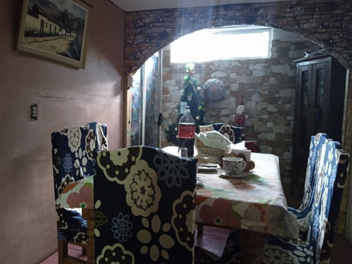 Casa En Venta De 4 Dorm. En Estación Central