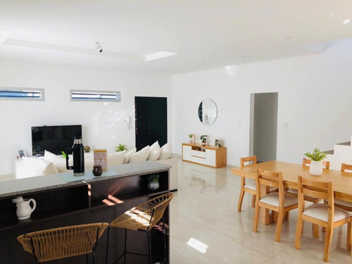 Imagen 2 de 14 de Chalet En Venta En Barrio Parque