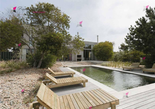 Hermosa Casa Con Enorme Parque - Ref: 8428