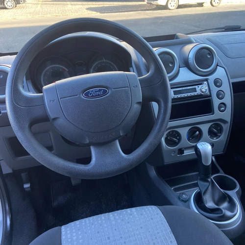 Ford Fiesta 1.6 MPI CLASS SEDAN 8V FLEX 4P MANUAL
