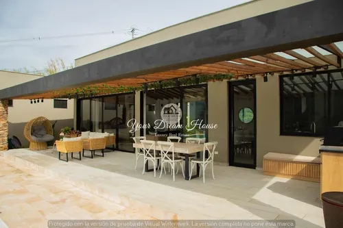 Preciosa Finca En Copacabana De Un Solo Nivel En Exclusiva Parcelación Unidad Cerrada. Finca En Copacabana En Parcelación. Finca En Copacabana Con Piscina. Finca En Unidad Cerrada. Finca Plana