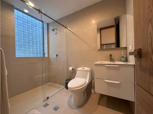Apartamento En Venta Remodelado En Altamira Con Balcón