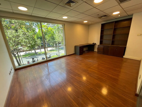 Venta/arriendo De Local Comercial, Las Condes Id 69.458-ret