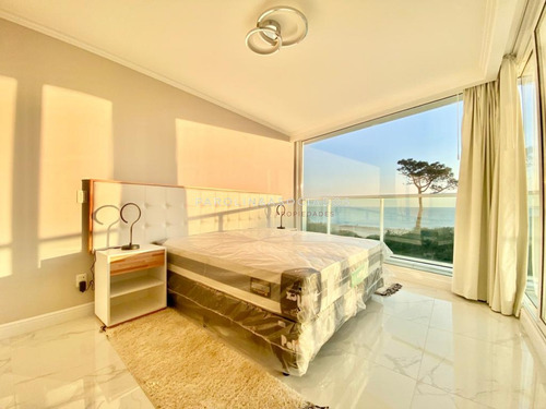 Apartamento De 4 Dormitorios En Venta En Edificio Paramount, Punta Del Este.