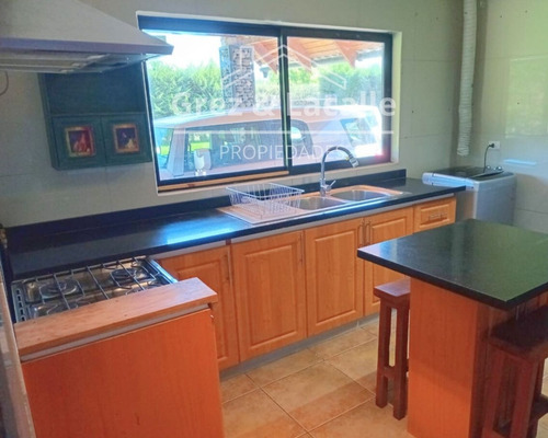 Se Vende Casa De 2 Pisos En Sector Los Niches, Curicó