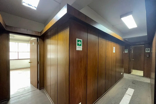 Oficina De 228 M² En El Corazón De Santiago