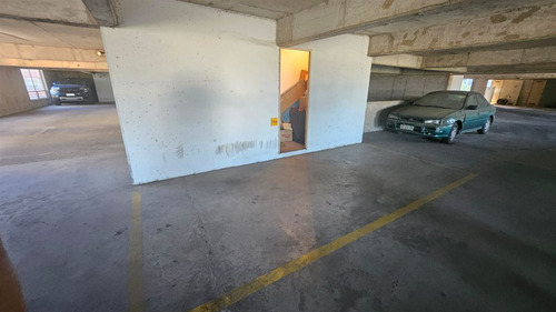 Oficina En Venta En Concepción , 3 Estacionamientos Y 3 Bod
