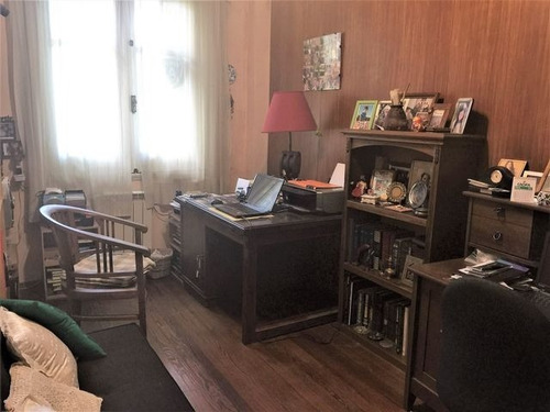 Imagen 13 de 15 de En Uno De Los Mejores Barrios De Montevideo. Casa Muy Cálida De Excelente Carpintería Y Materiales.