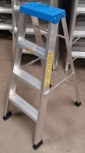 Escalera de tijera tipo III de aluminio y tapa plástica con 5