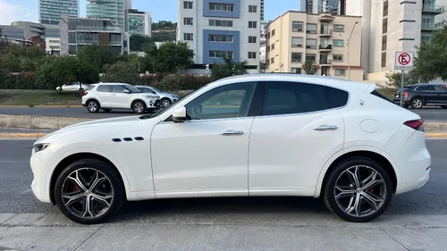 Maserati Levante Hybrid 2023