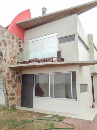 Imagen 1 de 18 de Venta Casa Solymar Tres Dormitorios