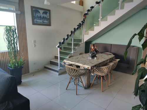 Sobrado Geminado Maravilhoso Com Piscina Oportunidade!