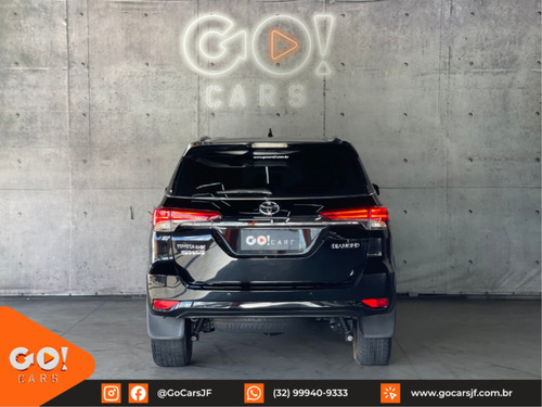Toyota Hilux SW4 2.8 SRX DIAMOND 4X4 7 LUGARES 16V TURBO INTERCOOLER DIESEL 4P AUTOMÁTICO
