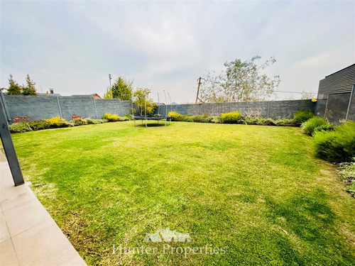 Casa En Venta De 4 Dorm. En Peñalolén Sector Las Pircas