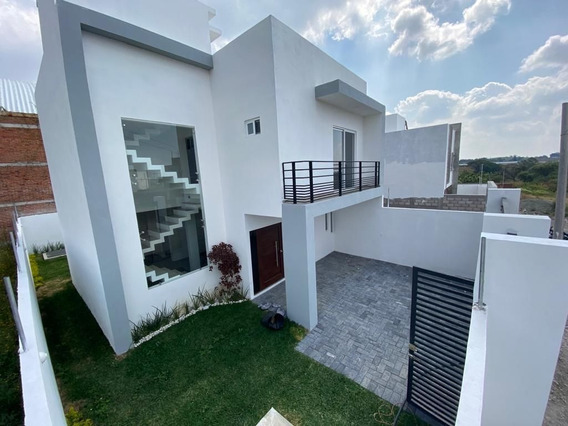 Casa Sola En Venta Con Alberca 3 Recamaras 200 Mtrs De Ter | Metros Cúbicos