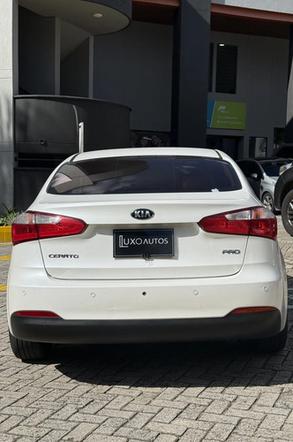 Kia CERATO PRO 1.6l Mecánico