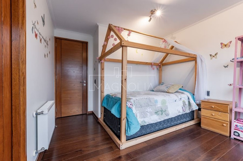 Casa En Venta De 4 Dorm. En Lo Barnechea