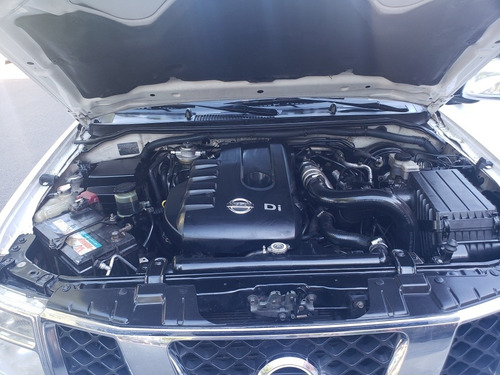 Nissan Frontier 2010 2.5 Le Cab Doble 4x4