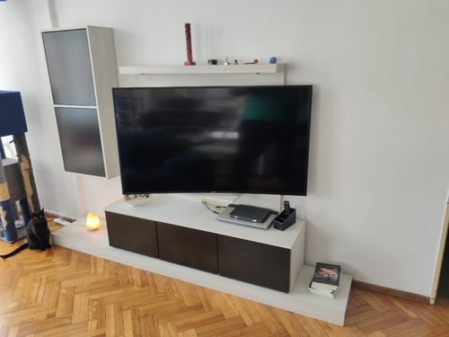 Smart Tv Samsung 55 4k Curvo + Mueble Flotante Luces Pin