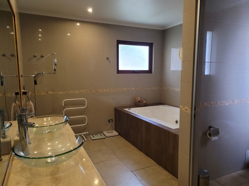 Casa En Venta En Calle Colina Vista Hermosa Las Condes