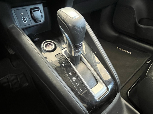 Nissan Versa 1.6 Exclusive Navi At