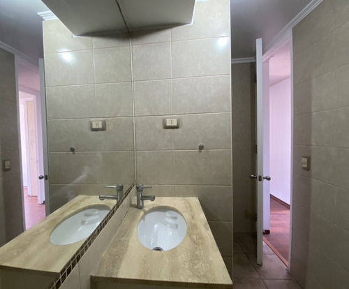 Amplio Departamento, Piso 12, A Pasos Del Metro Santa Lucía