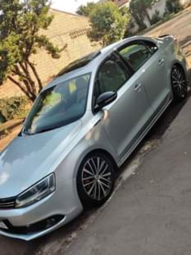 Volkswagen Jetta 2.0 Comfortline Flex 4p Automática