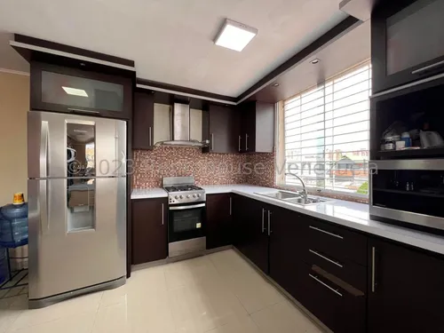Casa En Venta Urbanizacion Bermudez Maracay, Seguridad, Vigilancia 24hrs, Lista Para Negociar! Rah 24-28808