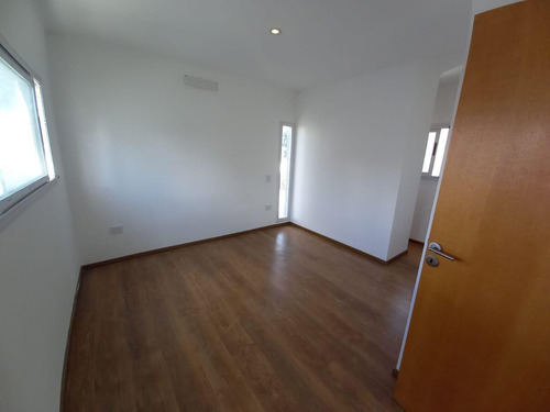 Imagen 14 de 28 de Duplex En Venta En La Plata Calle 34 E/ 141 Y 142 Dacal Bienes Raices