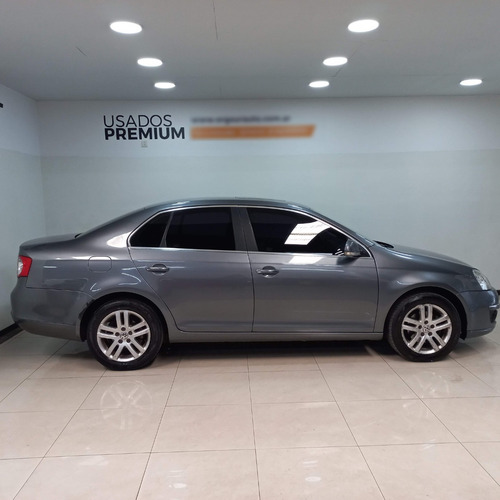 Imagen 4 de 8 de Volkswagen Vento Luxury Tipt 2.5l