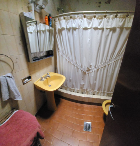Excelente Casa De 4 Amb Con Depto De 2 Amb Al Fdo