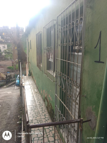 Casa 2 Quartos , 1 Banheiro, Área De Serviço, Sala , Cozinha