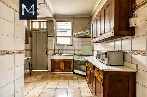 Casa En Venta De 4 Dorm. En Ñuñoa