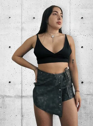 Short Pollera Engomado Con Tachas