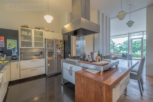 Casa En Venta En La Lucila-libertador/rio