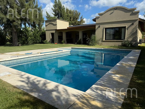 Campo Daromy | Casa En Venta 3 Dormitorios En Pb