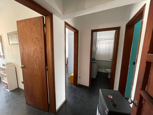 Imagen 6 de 15 de Venta De Amplia Casa Sobre Avenida Italia, Ideal Para Vivienda O Empresa.