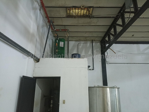 En Alquiler En Zona De Alto Trafico Comercial Edificio De 4 Pisos Con Trasnformadores Propios Pisos De Alto Peso Ideal Operaciones Deposito Estef 24-8247