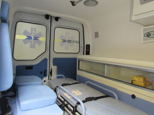 Imagem 7 de 14 de Renault Master Ambulância