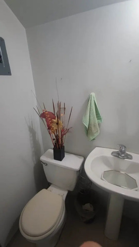 Hermosa Casa En Tres Niveles Con Buena Ubicación Se Aceptán Créditos