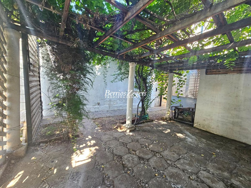 Casa En Venta 5 Dormitorios, Estar, Cercana A Metro En Ñuñoa