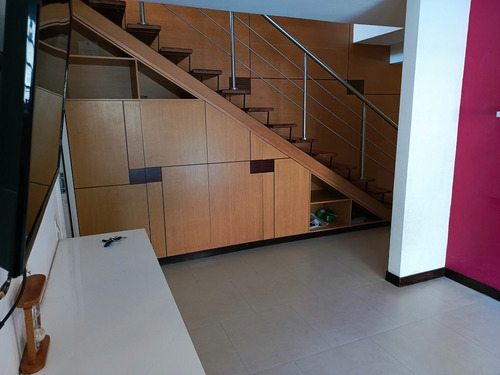 Town House En Venta Urb. El Peñón Baruta